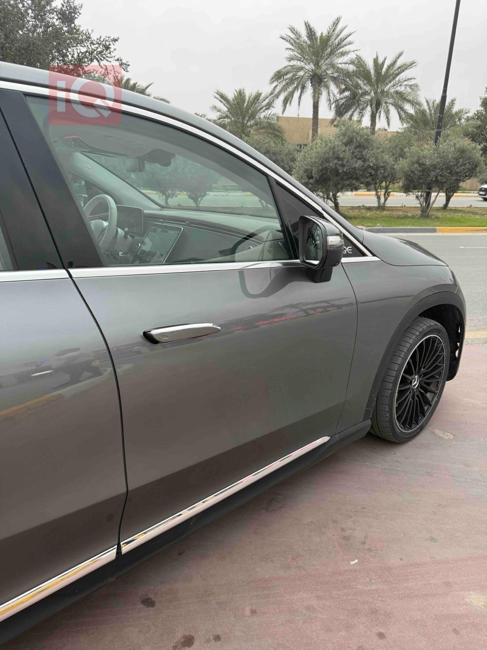 مرسيدس بنز إي كيو إي SUV